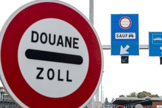 Un chien de la brigade des douanes françaises de Vallard, à la frontière franco-genevoise, a détecté de la marijuana dans un bus venant de Barcelone et allant à Varsovie (illustration).